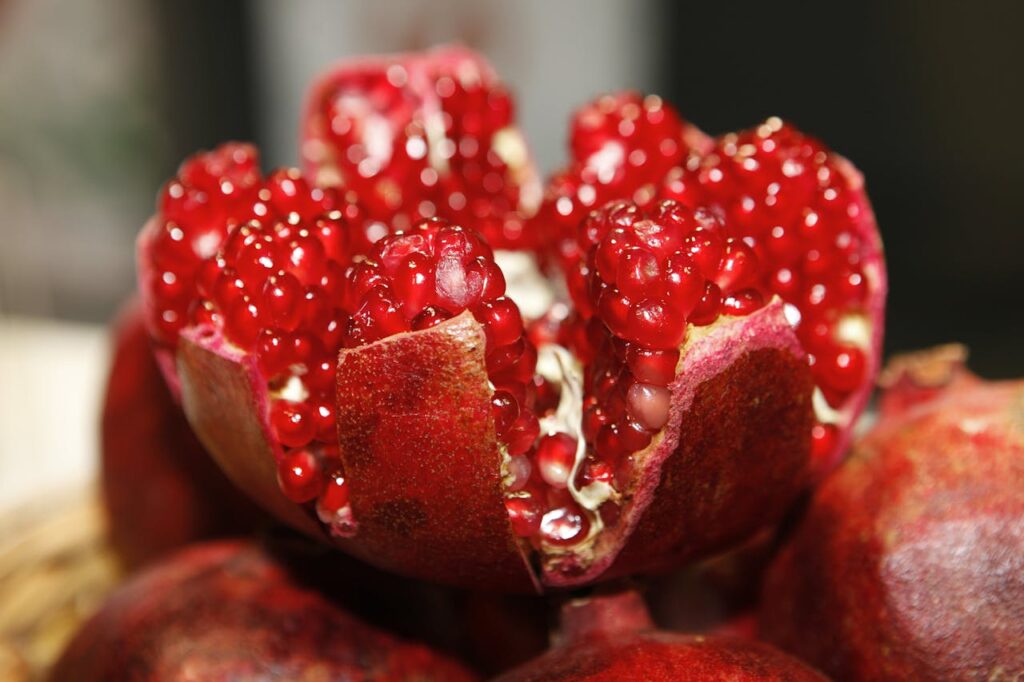 pomegranate-open-cores-fruit-fruit-logistica-65256-65256.jpg